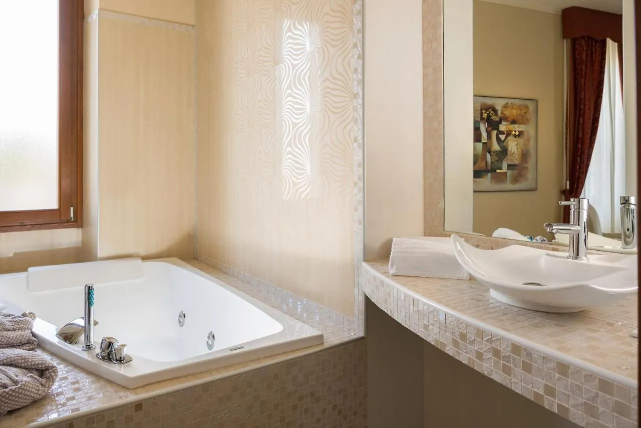 Hotel Mayer & Splendid - Wellness E Spa Desenzano del Garda Italy