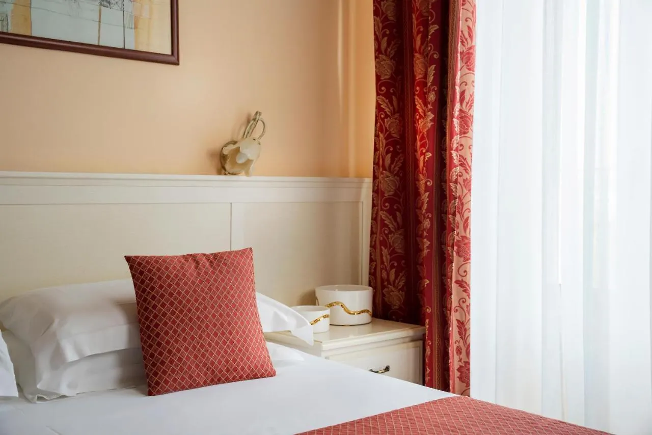 Hotel Mayer & Splendid - Wellness E Spa 代森扎诺-德尔加达